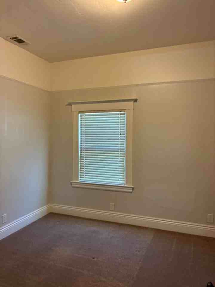 1407 D St - Photo 4 of 7