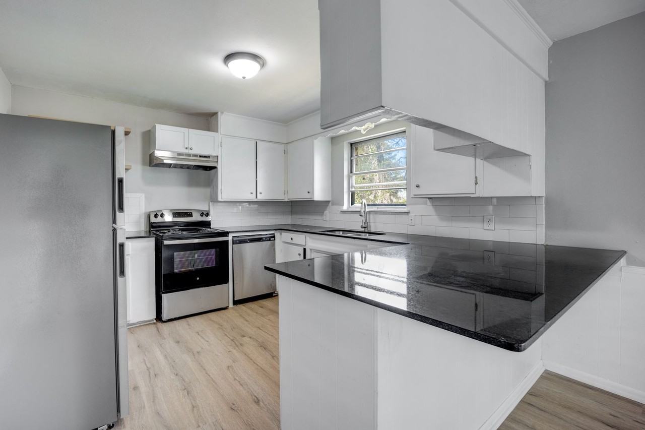 2901 Independence St - Photo 3 of 28