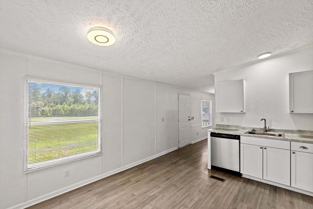 185 Justice Rd - Photo 7 of 22