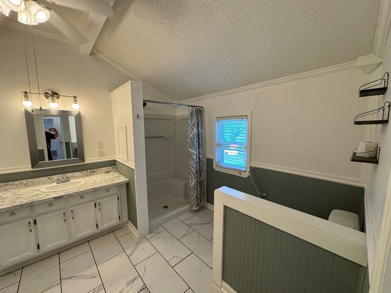 111 Althea St - Photo 4 of 18