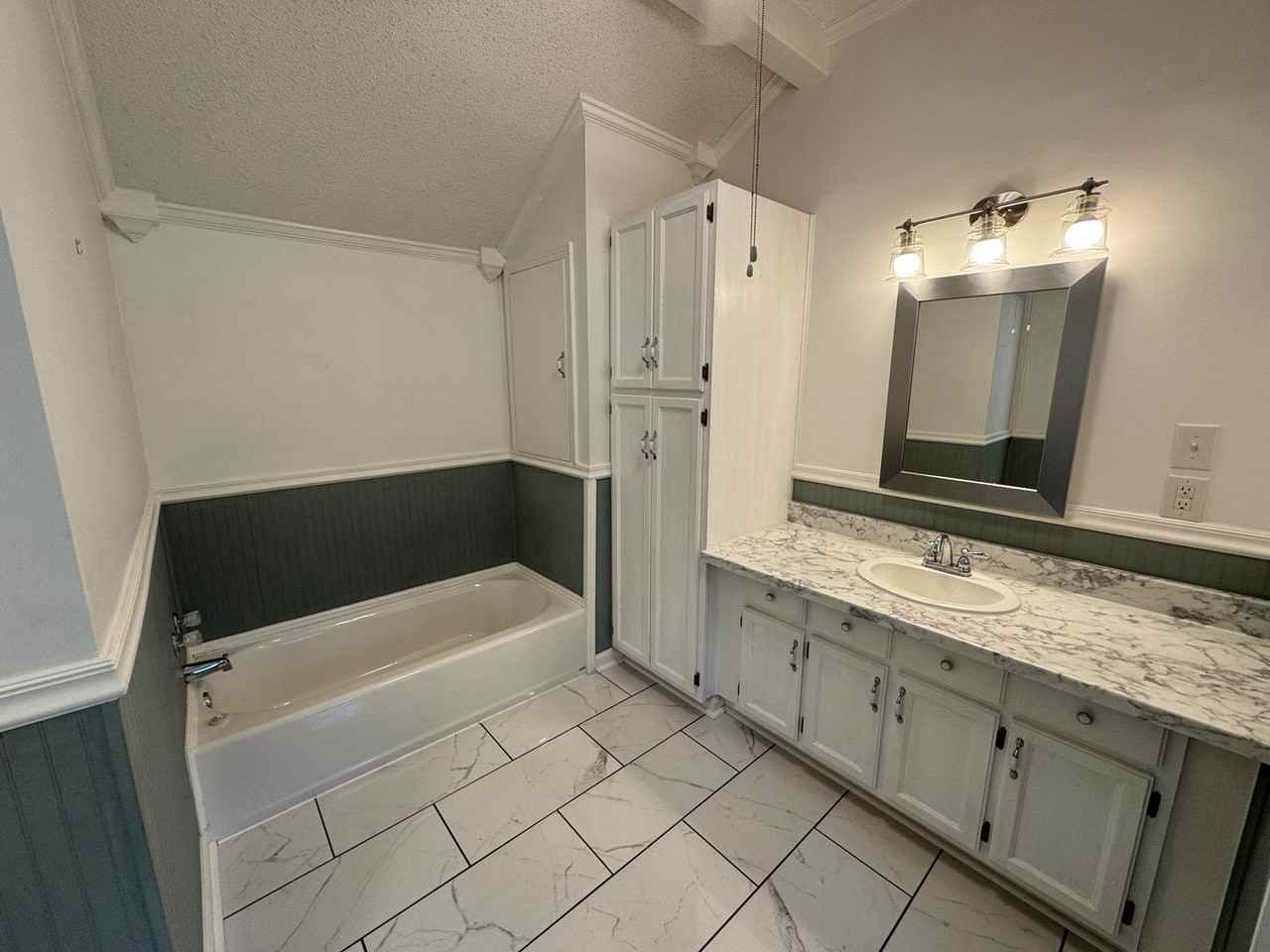 111 Althea St - Photo 6 of 18