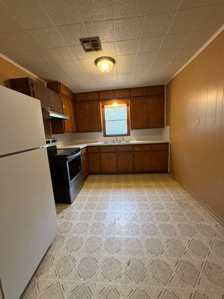 519 N Highland St - Photo 4 of 12