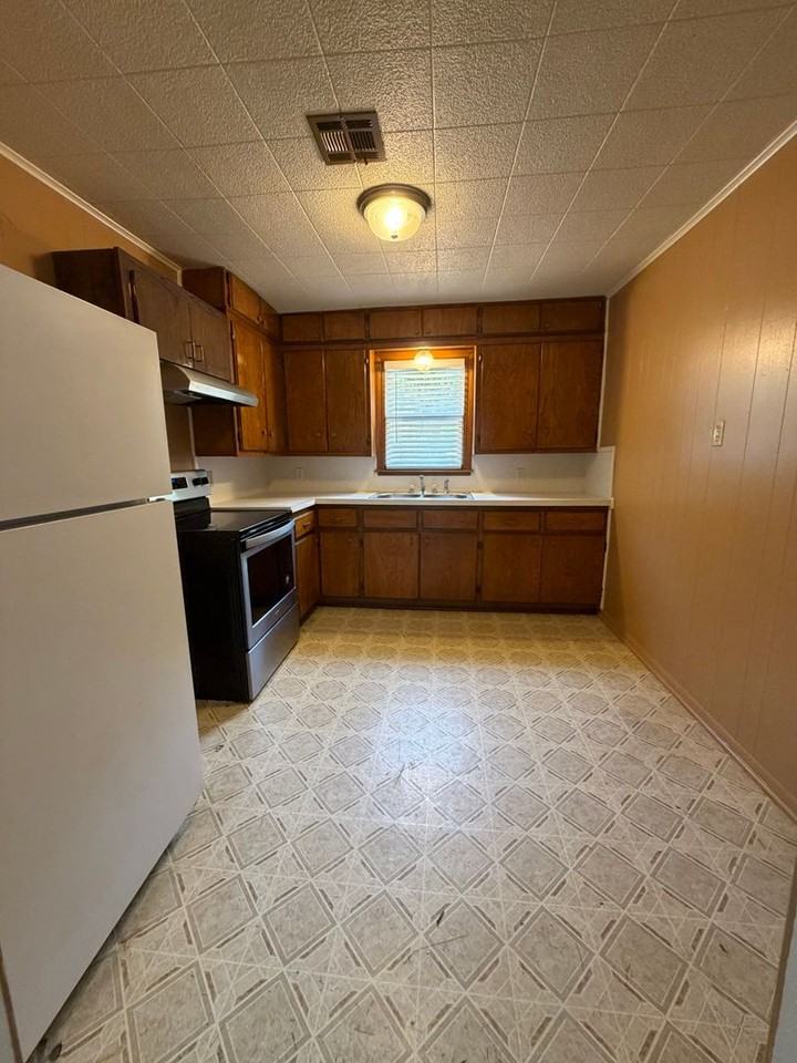 519 N Highland St - Photo 5 of 12