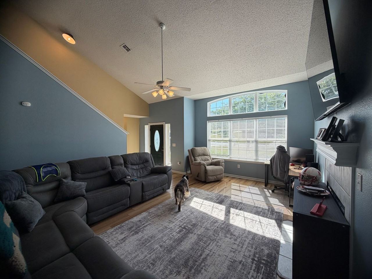 102 Valley Way - Photo 3 of 20