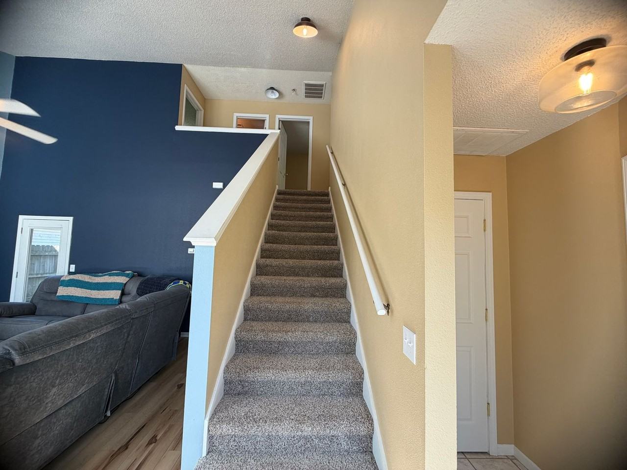 102 Valley Way - Photo 4 of 20