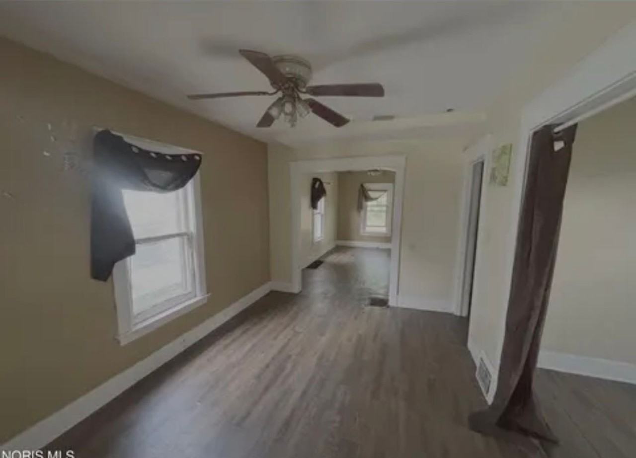 2020 Hawthorne St - Photo 2 of 11