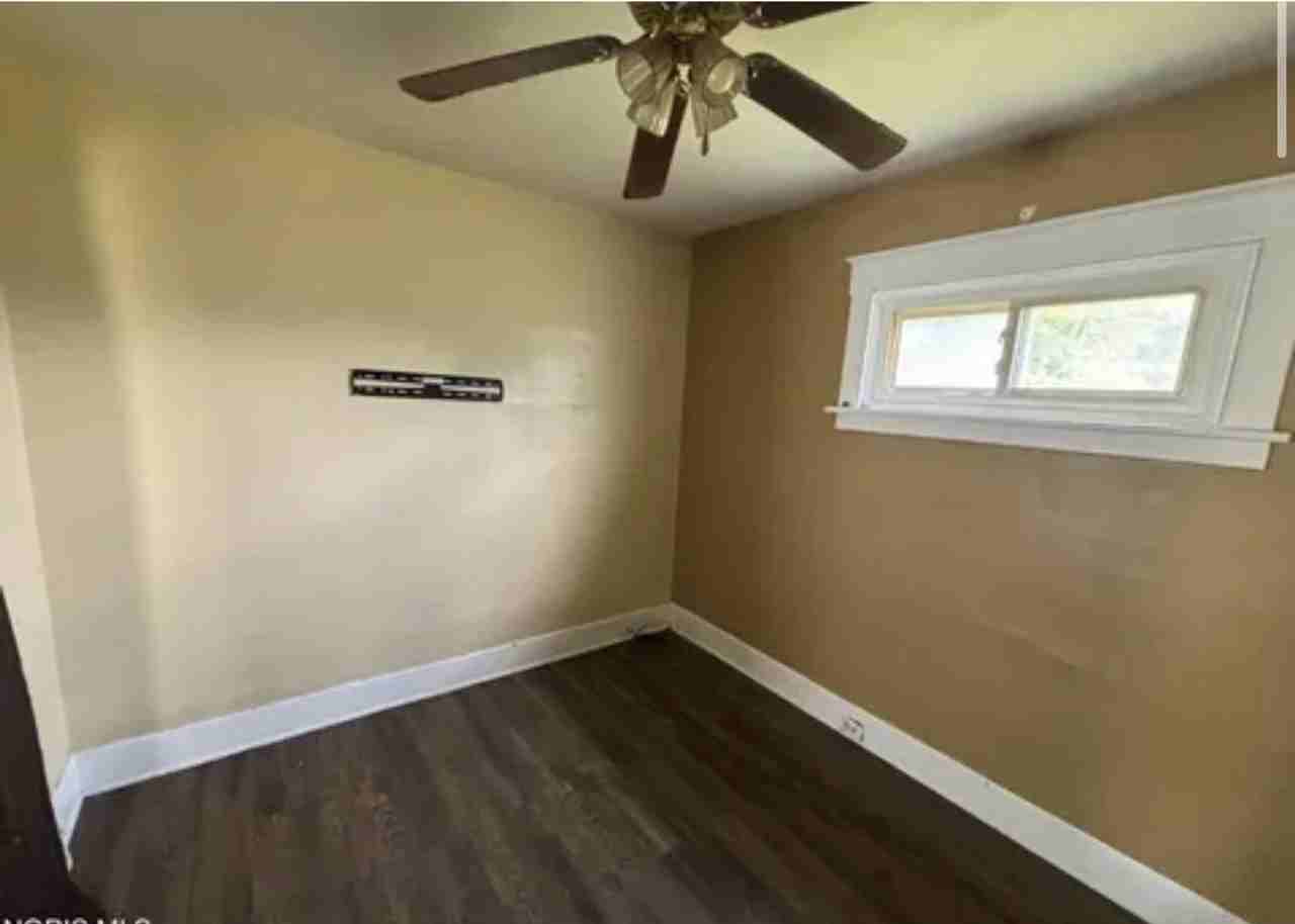 2020 Hawthorne St - Photo 3 of 11