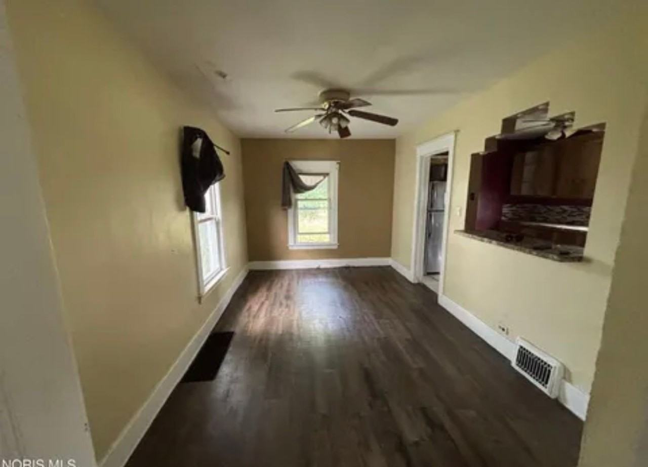 2020 Hawthorne St - Photo 4 of 11