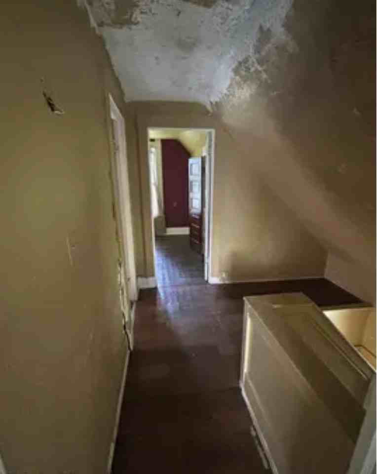 2020 Hawthorne St - Photo 7 of 11