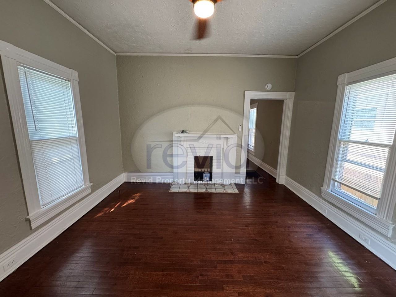 527 Diana St - Photo 2 of 13