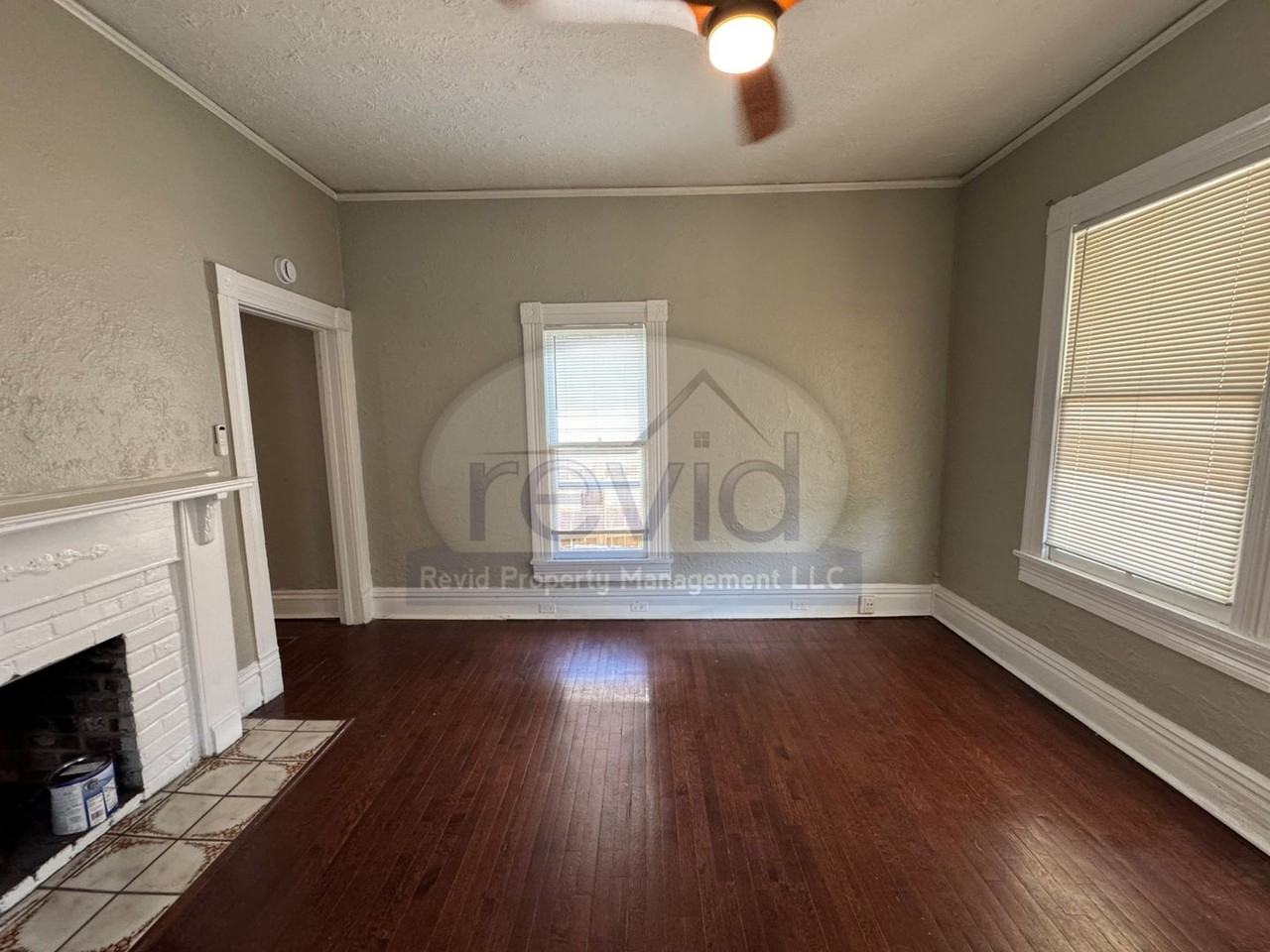 527 Diana St - Photo 3 of 13