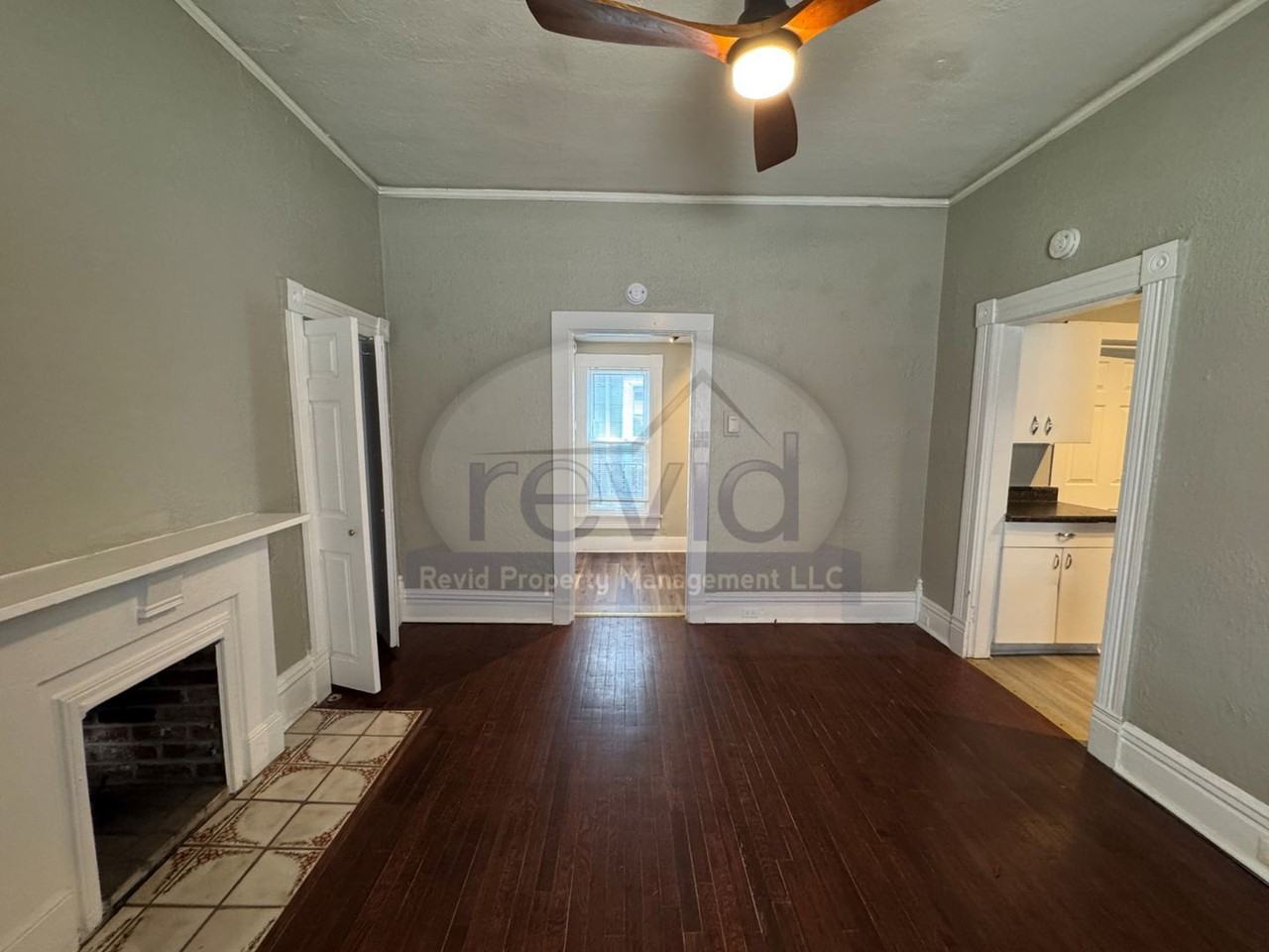 527 Diana St - Photo 4 of 13