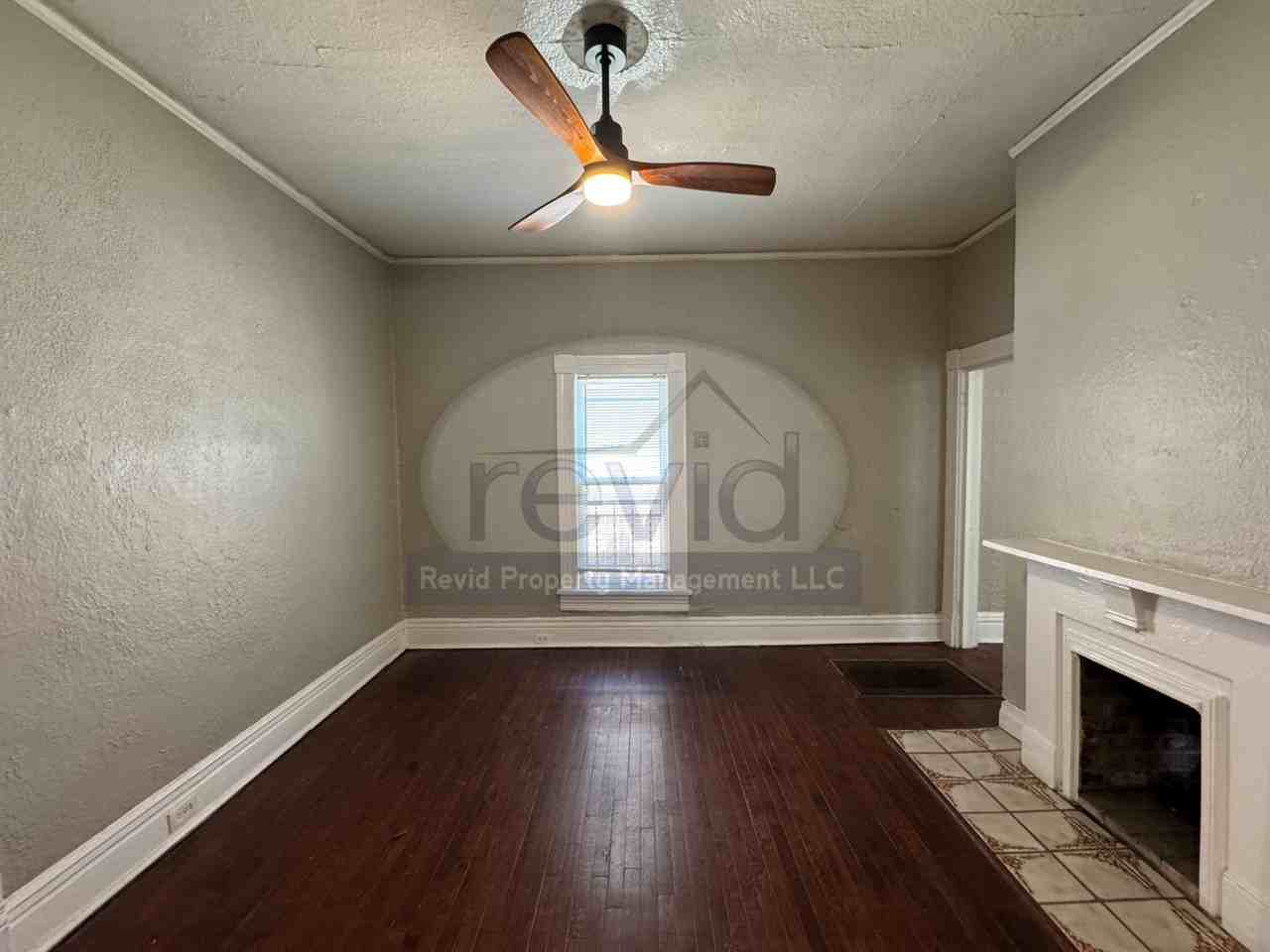 527 Diana St - Photo 5 of 13