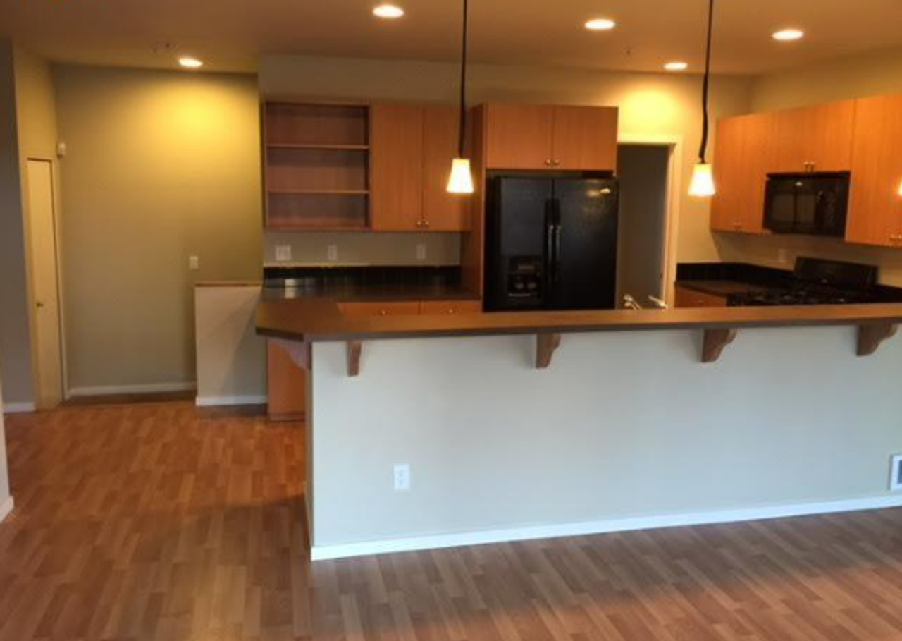 7562 N Burlington Ave - Photo 2 of 4