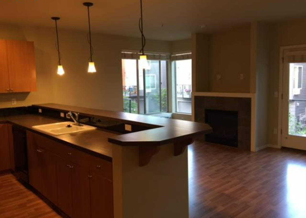 7562 N Burlington Ave - Photo 3 of 4