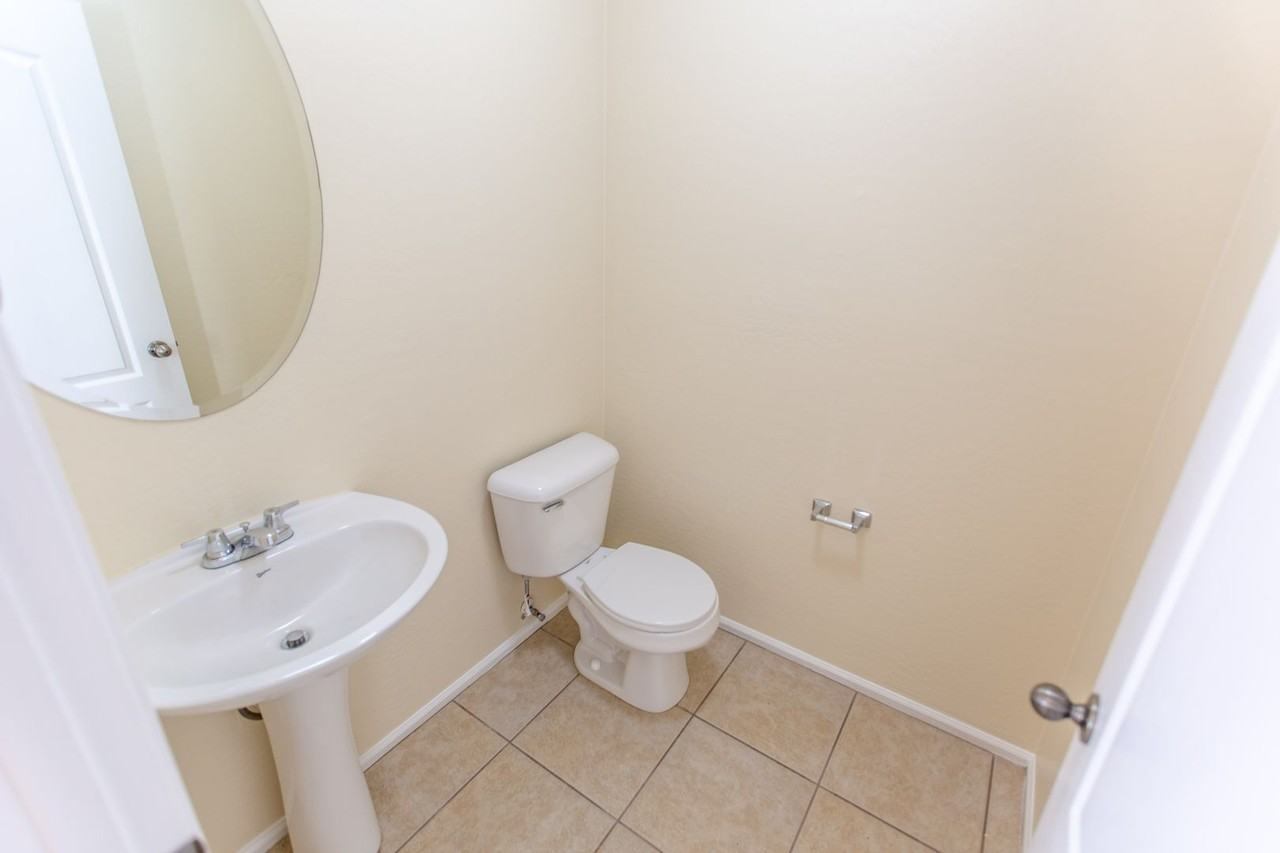 41294 W Pryor Ln - Photo 5 of 38