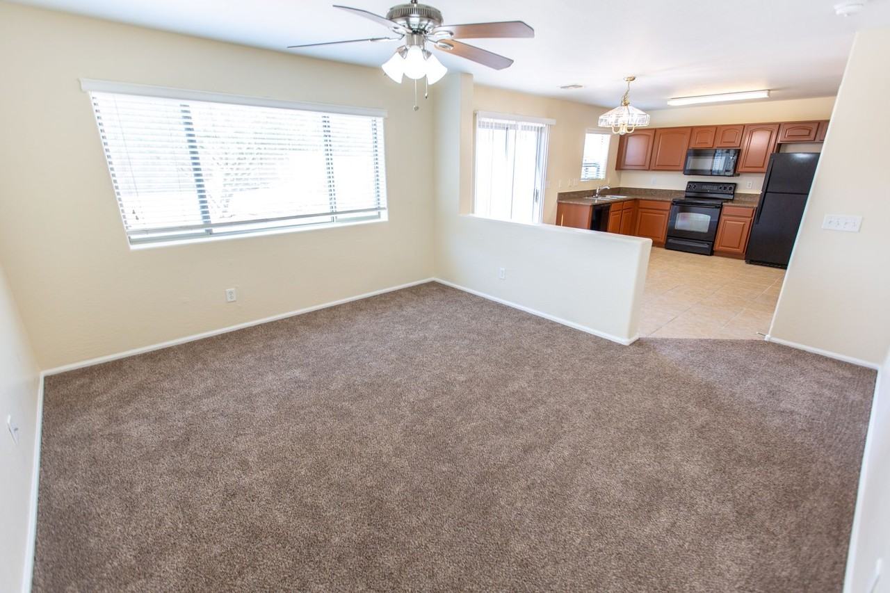 41294 W Pryor Ln - Photo 6 of 38
