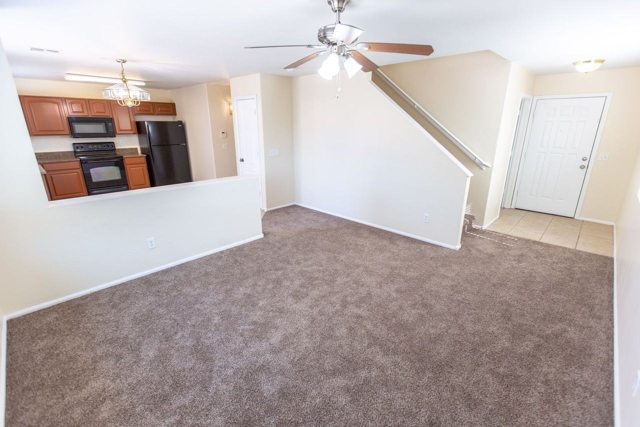 41294 W Pryor Ln - Photo 7 of 38