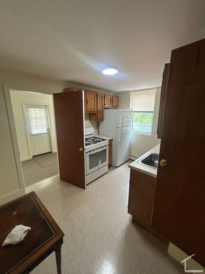 46 Rumford Ave - Photo 5 of 6