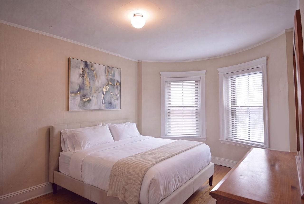 1813 Beacon St - Photo 3 of 8