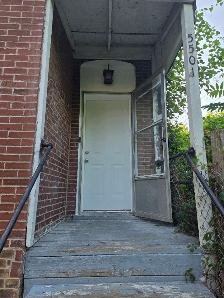 5501 Putnam St - Photo 7 of 18