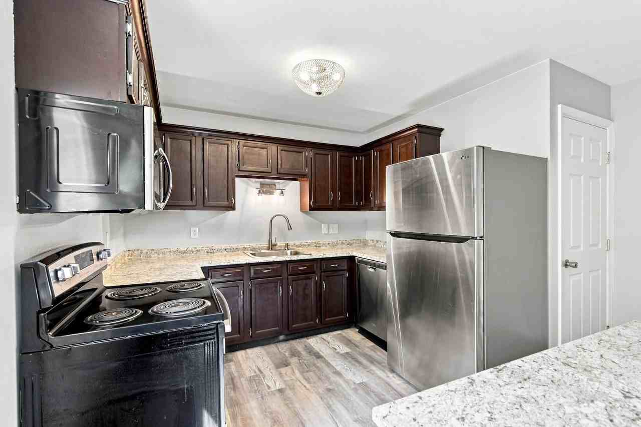 1008 Cloverton Dr - Photo 5 of 20