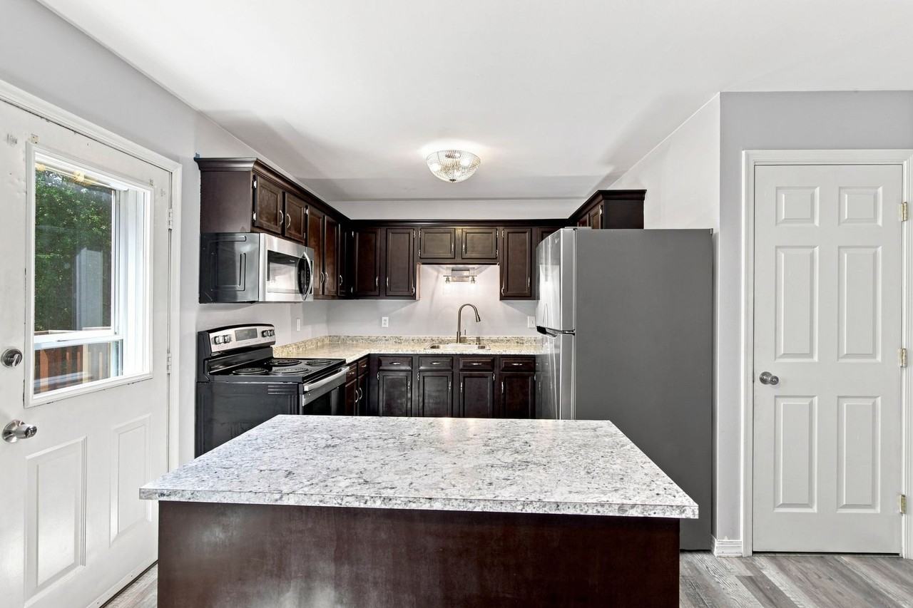 1008 Cloverton Dr - Photo 6 of 20