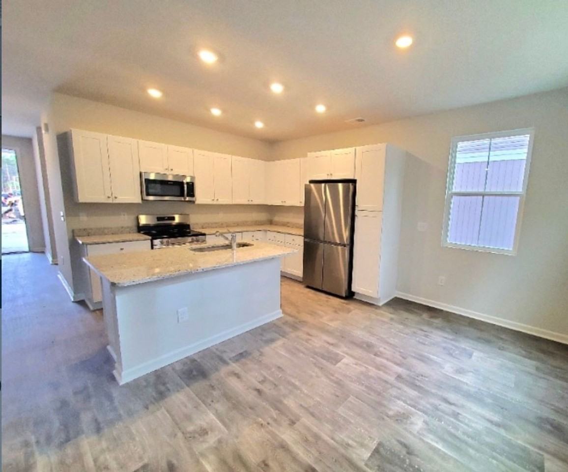 160 Cypress Hollow Dr - Photo 3 of 16