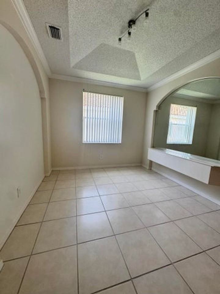 10895 Fillmore Dr - Photo 3 of 16