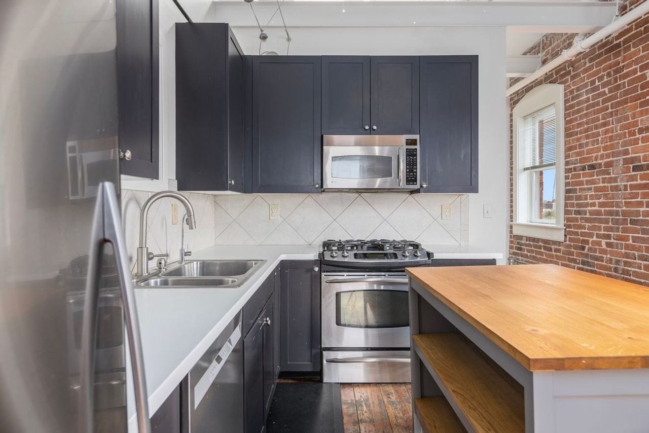 755 Westminster St - Photo 3 of 29