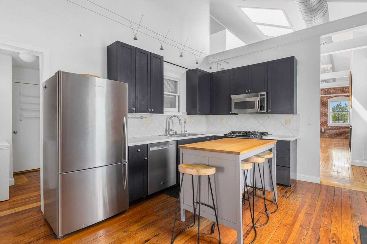 755 Westminster St - Photo 4 of 29