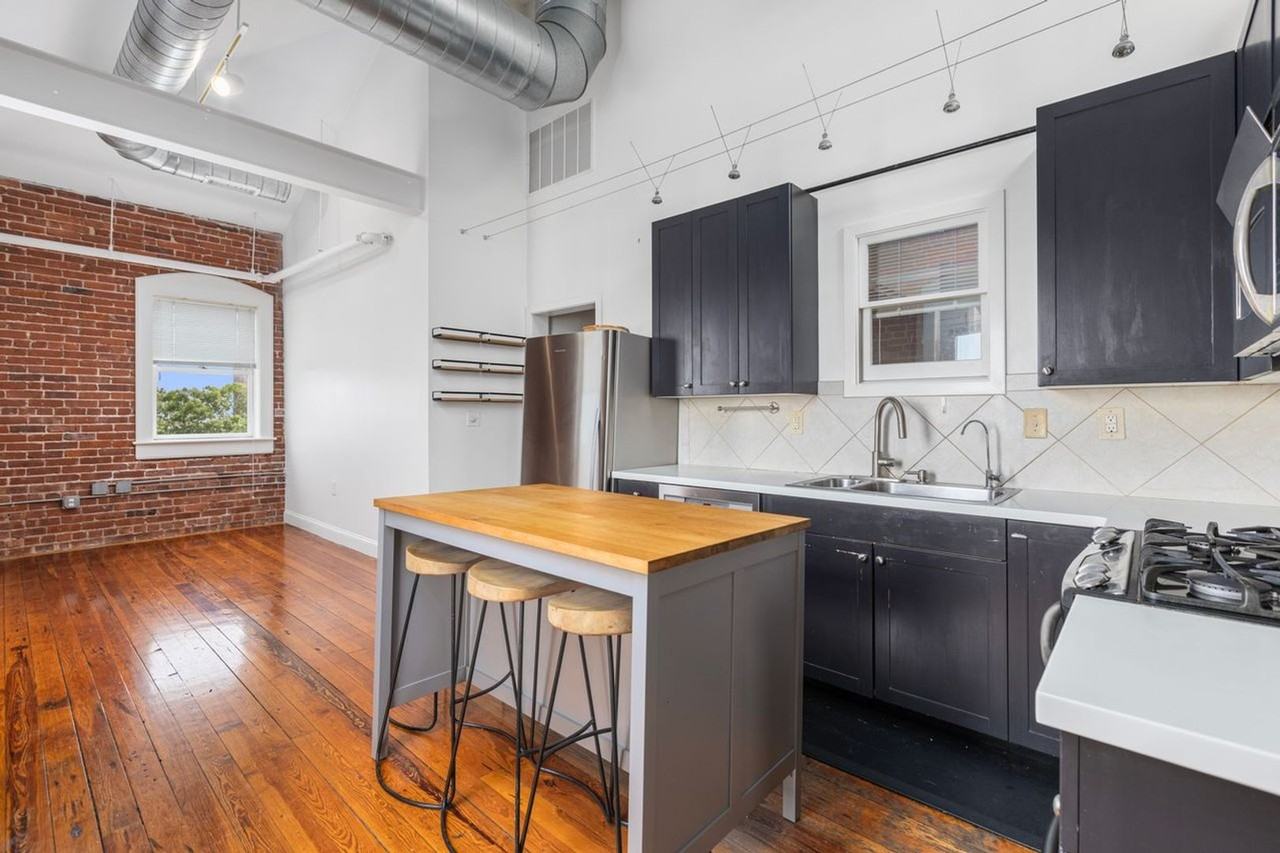 755 Westminster St - Photo 5 of 29