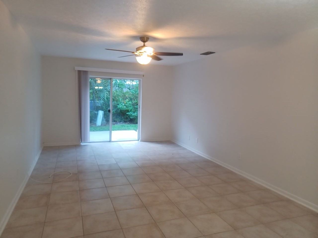 4911 York St - Photo 3 of 15