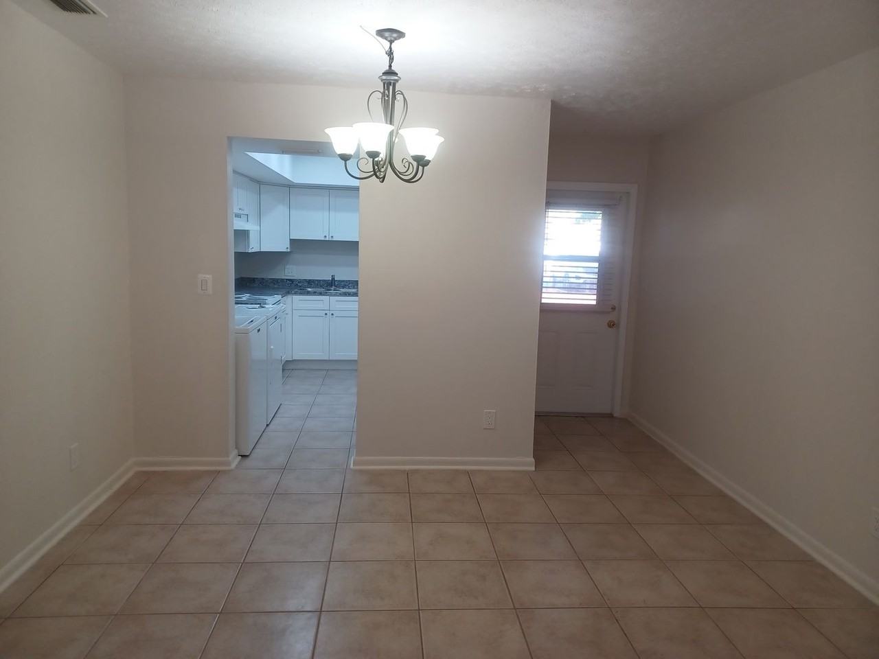 4911 York St - Photo 5 of 15