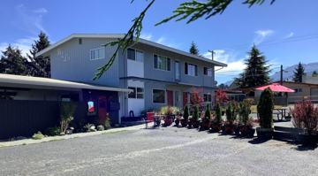 featured image of 236 E Lauridsen Blvd