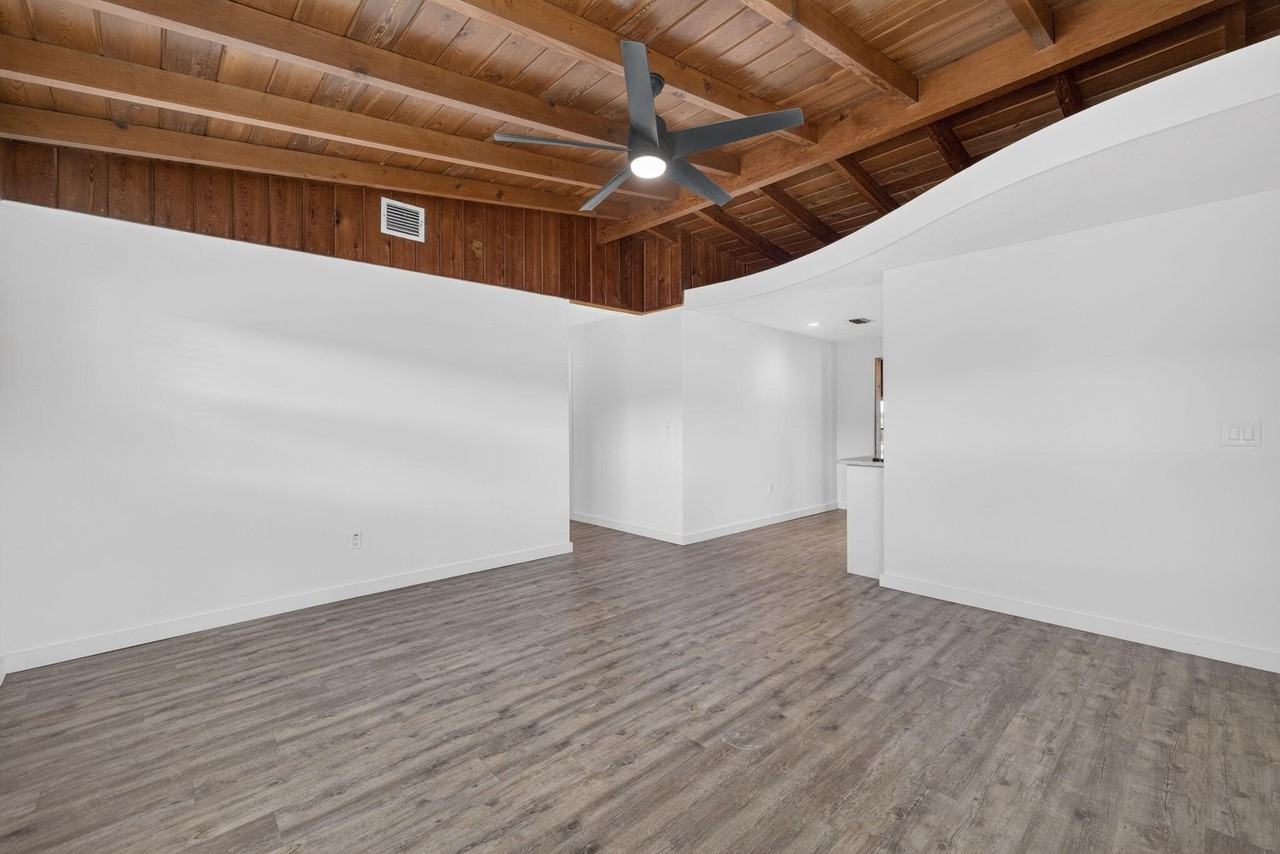 1817 Nw Azalea St - Photo 6 of 27
