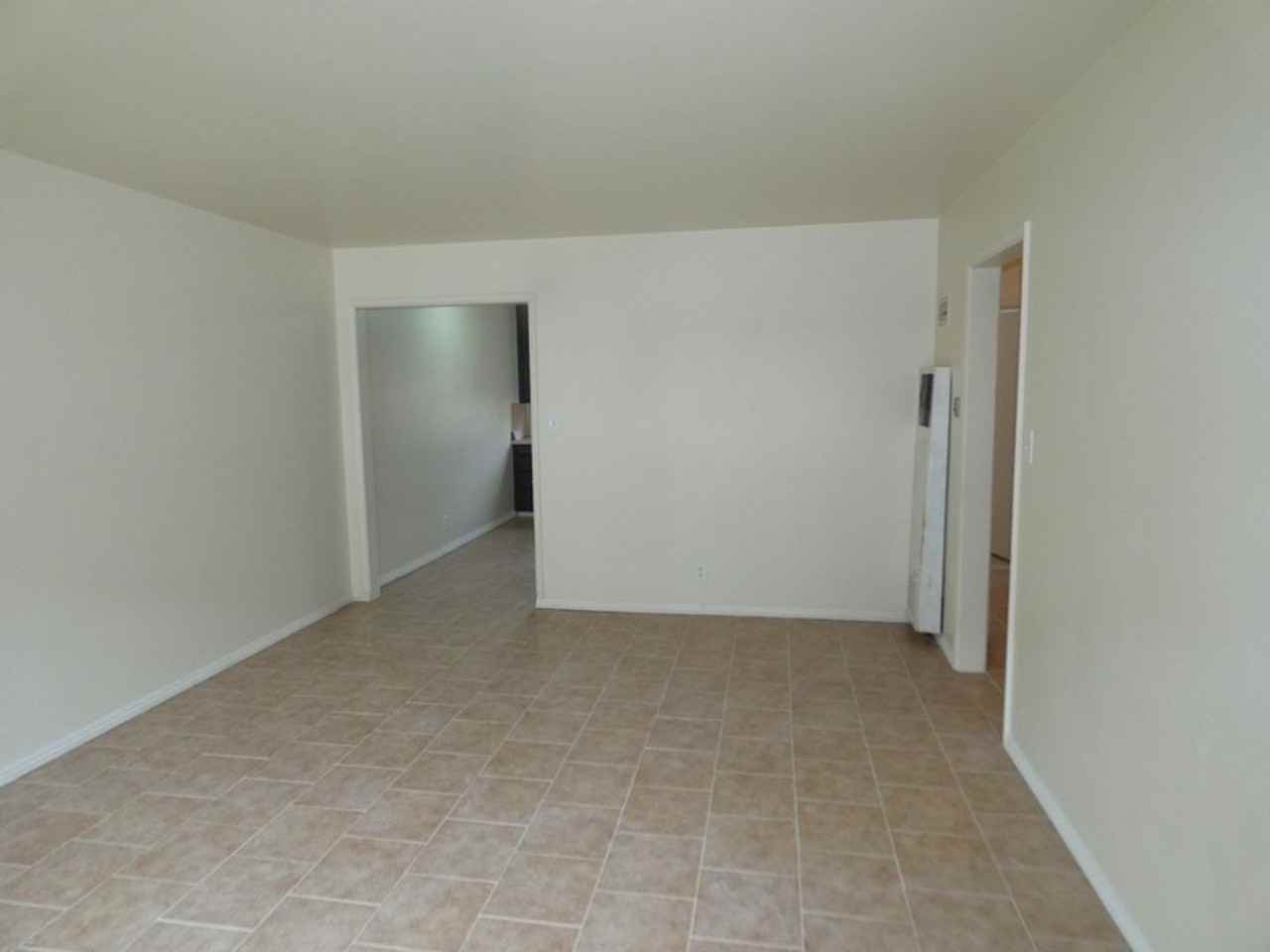 310 W Chapel St #B - Photo 2 of 7