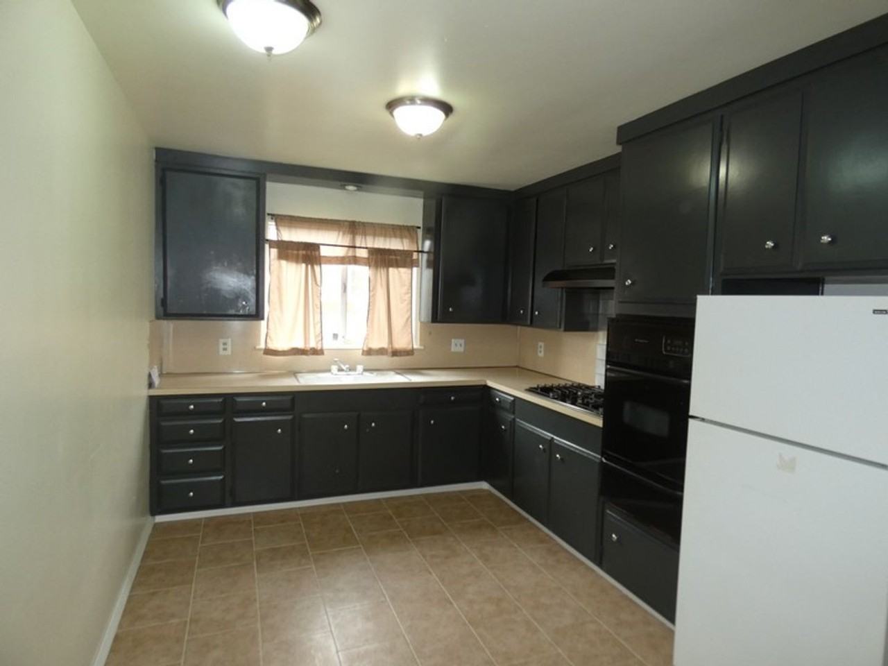 310 W Chapel St #B - Photo 4 of 7