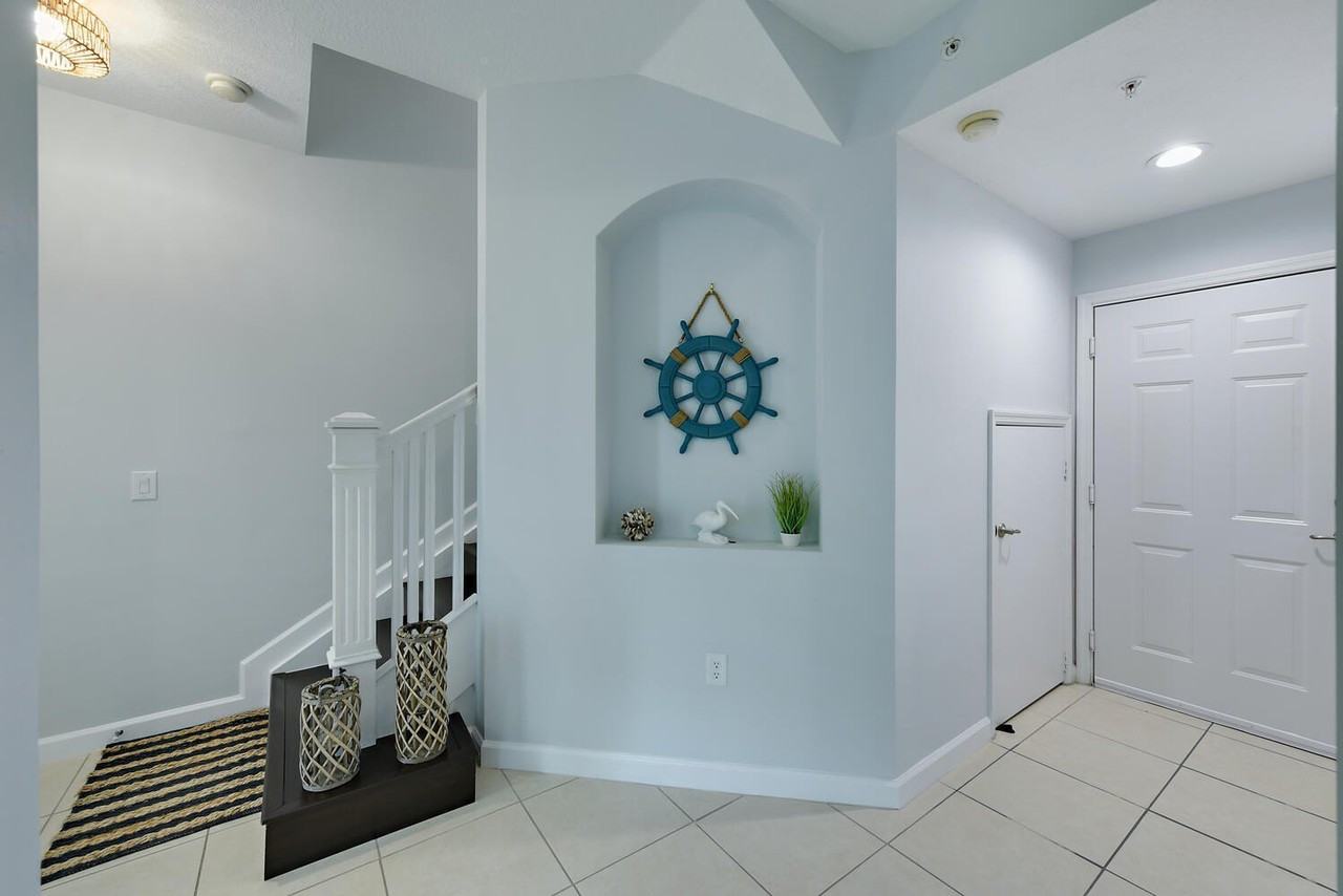 2570 Gardens Pkwy - Photo 4 of 35
