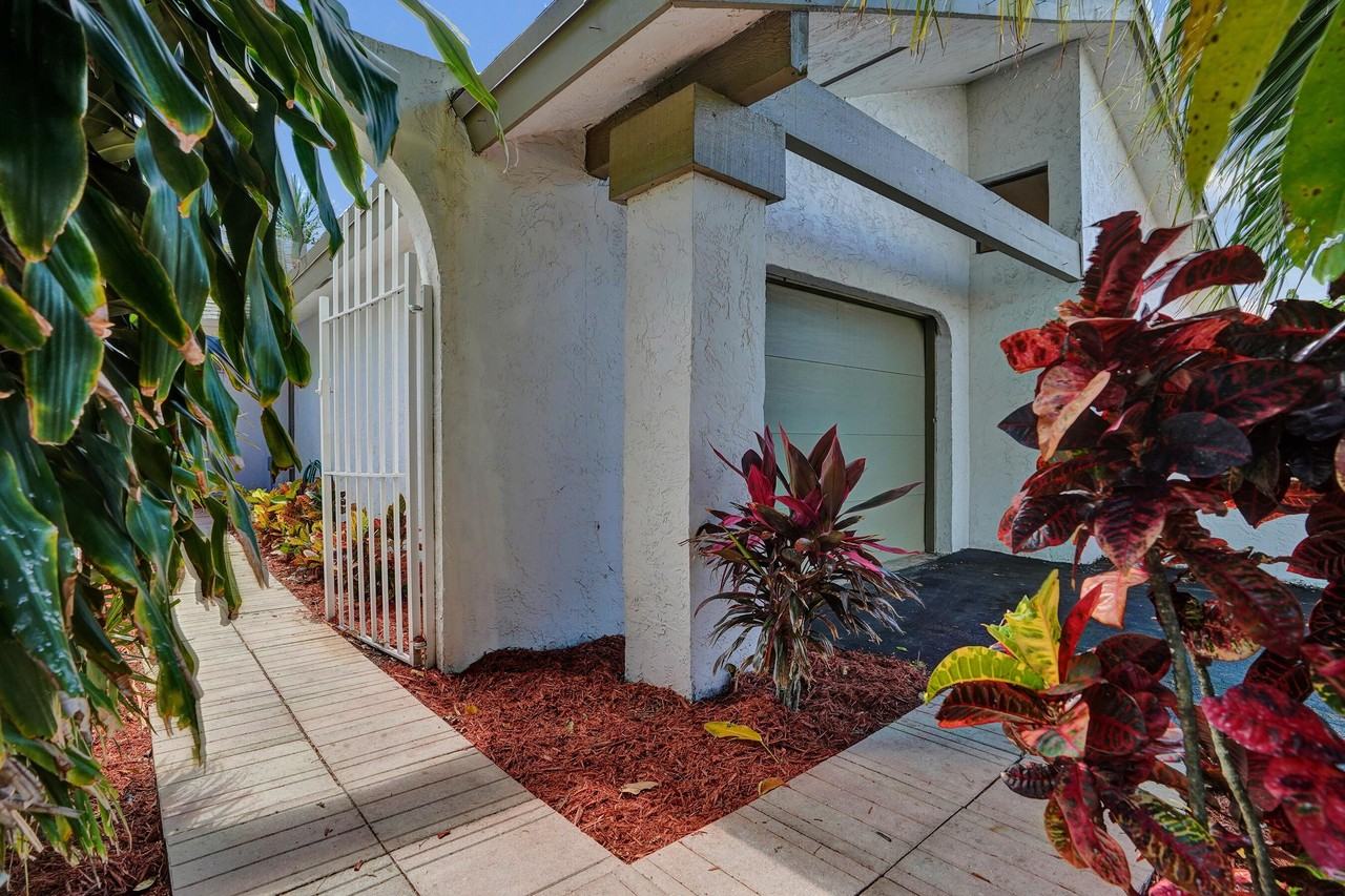 820 Nw 21st Way #820 - Photo 2 of 50