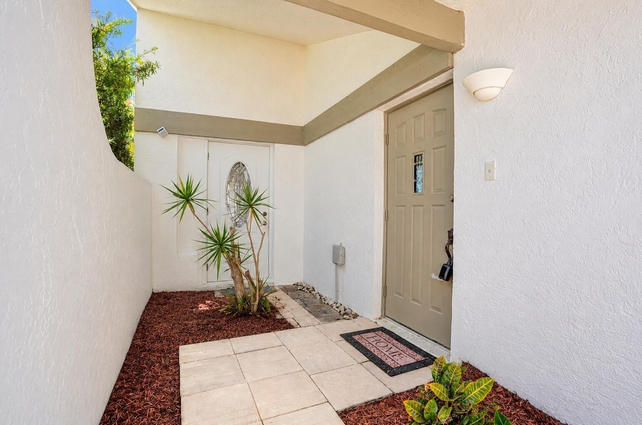820 Nw 21st Way #820 - Photo 4 of 50
