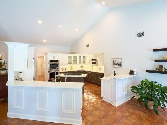 3700 Embassy Dr - Photo 5 of 40