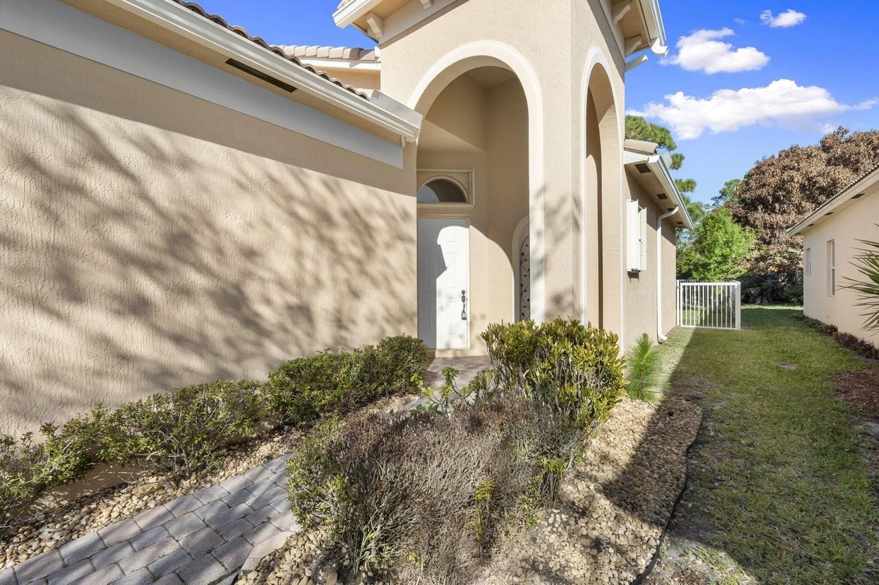 5627 Sunberry Cir - Photo 2 of 35