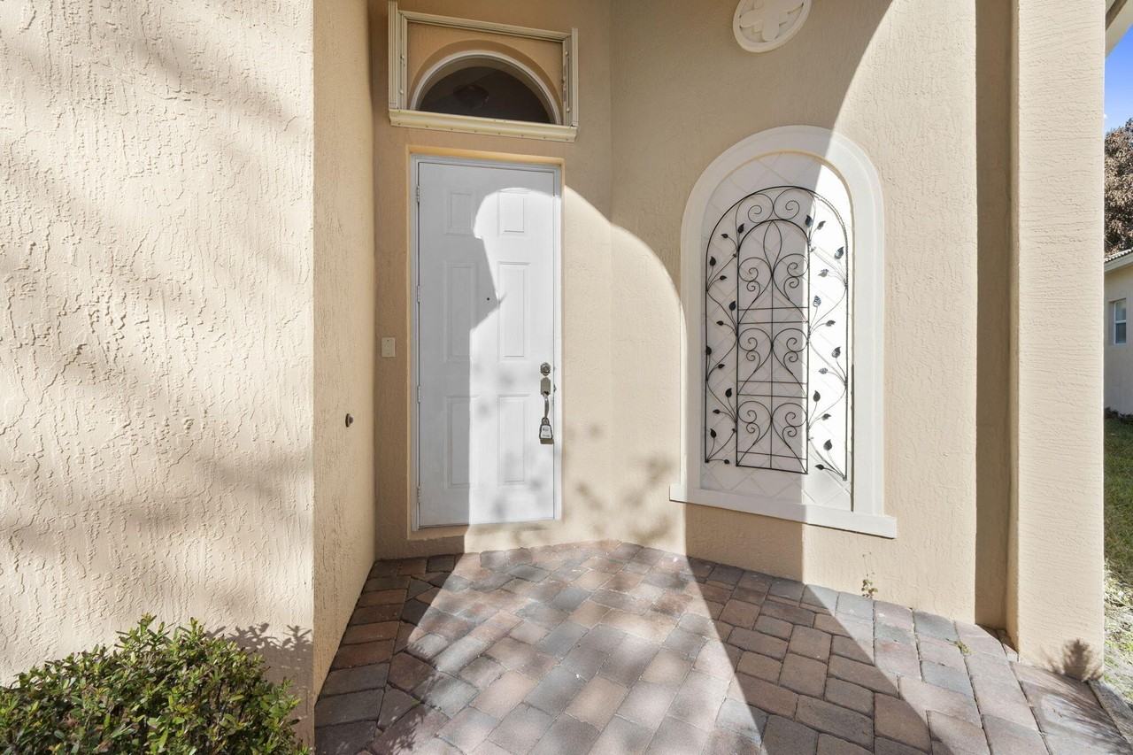 5627 Sunberry Cir - Photo 4 of 35