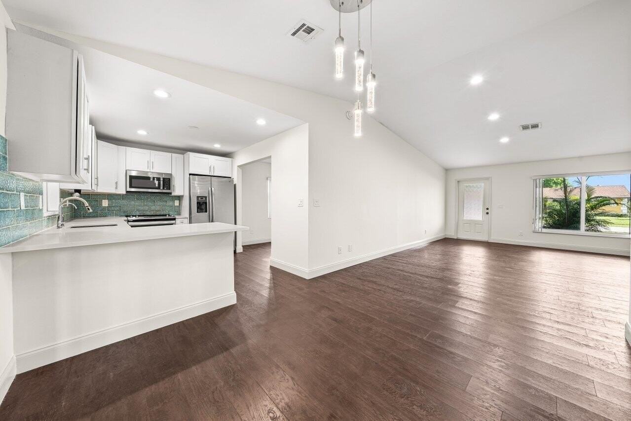 638 Sw 4th Ave - Photo 7 of 43