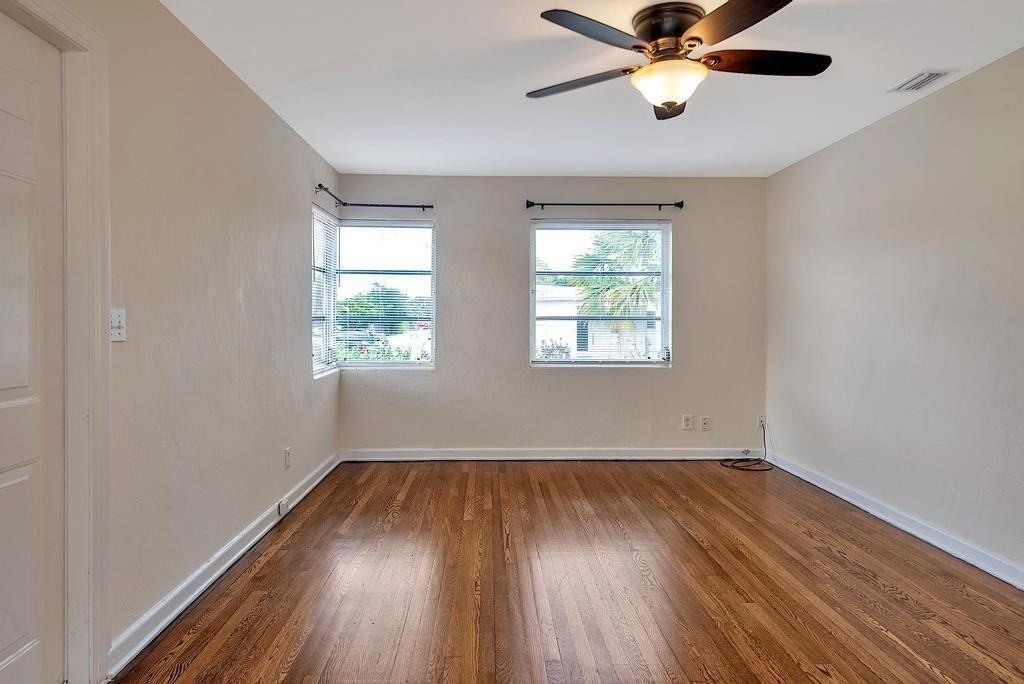 711 11th Ave N - Photo 3 of 24