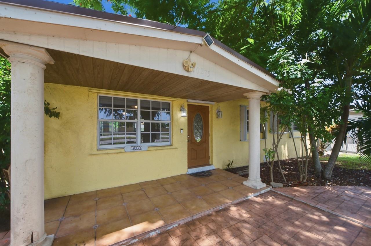 10275 Sw 152nd St - Photo 2 of 34