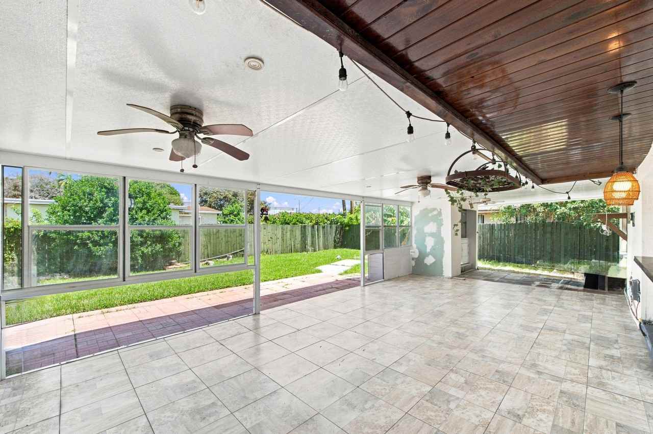 10275 Sw 152nd St - Photo 4 of 34