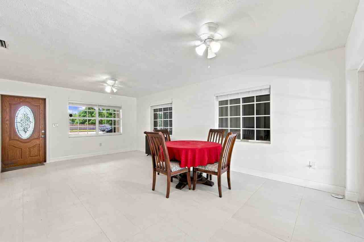 10275 Sw 152nd St - Photo 5 of 34