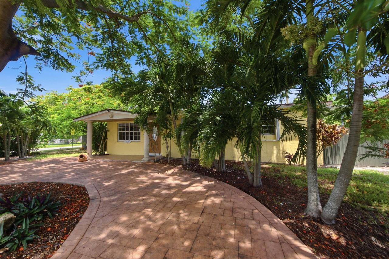 10275 Sw 152nd St - Photo 7 of 34